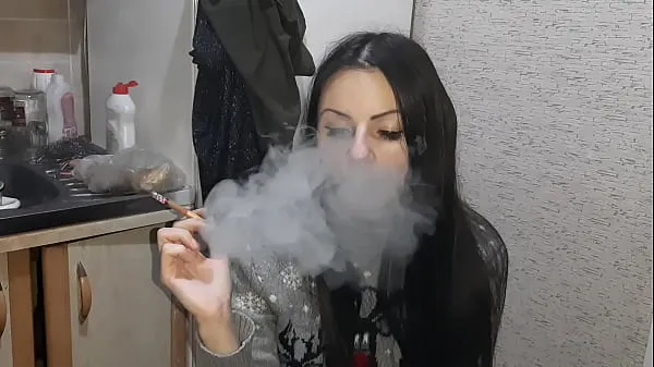 Zobrazit klipy z disku My fetish girlfriend smokes and watches me have sex with another girl - Lesbian Illusion Girls