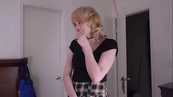 显示Trans Teen Wants Her Roommate's Hard Cock驱动器剪辑