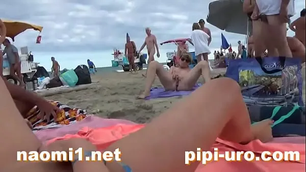 Tunjukkan girl masturbate on beach Klip pemacu