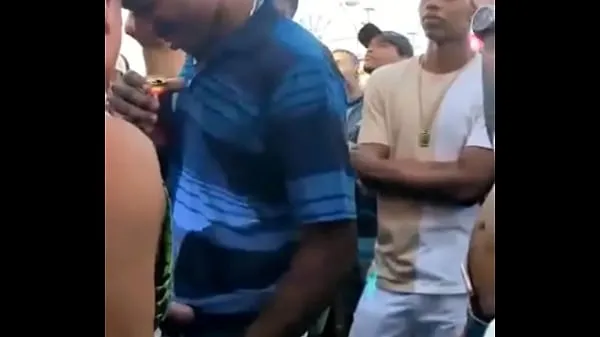 Εμφάνιση κλιπ μονάδας δίσκου Festival da Virada Salvador - Man with a hard cock makes the boys happy