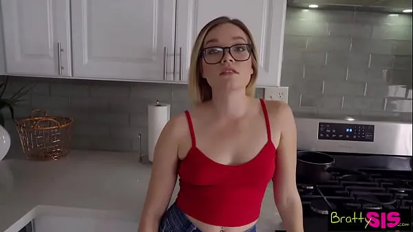Vis I will let you touch my ass if you do my chores" Katie Kush bargains with Stepbro -S13:E10 stasjonsklipp