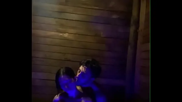 Pokaż klipy Kisses and sex in the Chilean Latin water napędu