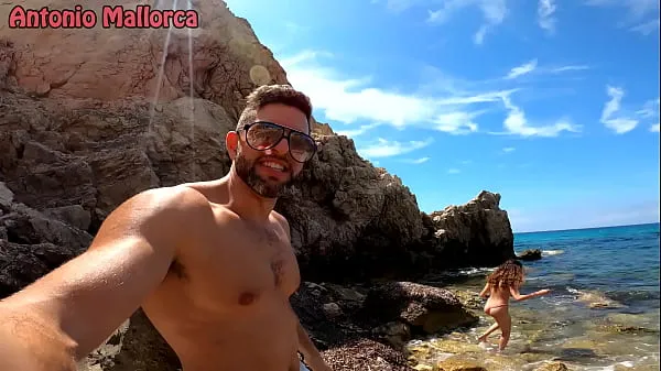 Prikaži Fucking A Teen Girl In A Public Nude Beach posnetke pogona