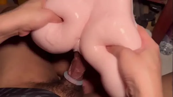 Asian guy try use Cock Ring for first time meghajtó klip megjelenítése