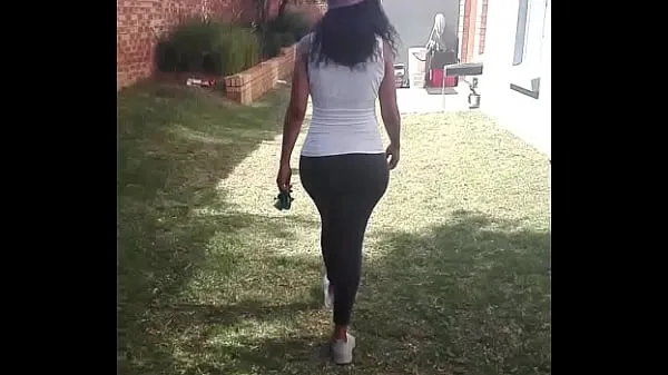 Sexy AnalEbony milf taking a walk meghajtó klip megjelenítése
