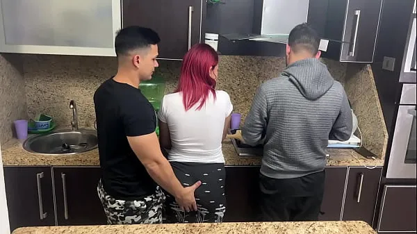 Pokaż klipy Wife and Husband Cooking but his Friend Gropes his Wife Next to her Cuckold Husband NTR Netorare napędu