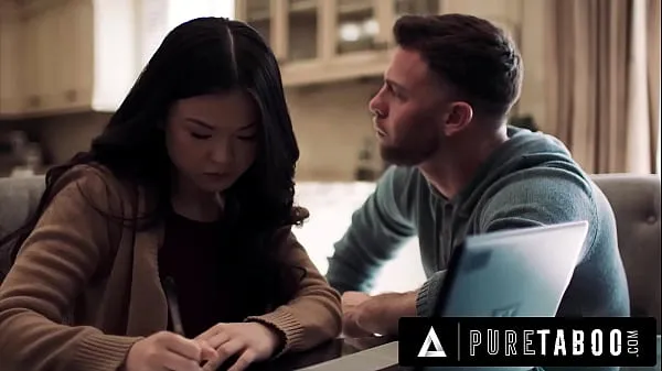 Zobrazit klipy z disku PURE TABOO Lulu Chu's Pervy Roommate Uses Slimthick Vic To Seduce Her Into A Threesome FULL SCENE