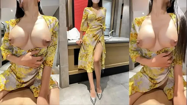 Zobrazit klipy z disku The "domestic" goddess in yellow shirt, in order to find excitement, goes out to have sex with her boyfriend behind her back! Watch the beginning of the latest video and you can ask her out