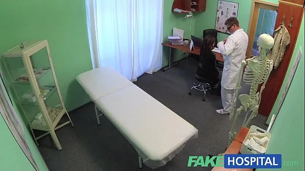 Vis Fake Hospital Sexual treatment turns gorgeous busty patient moans of pain into p drev Clips