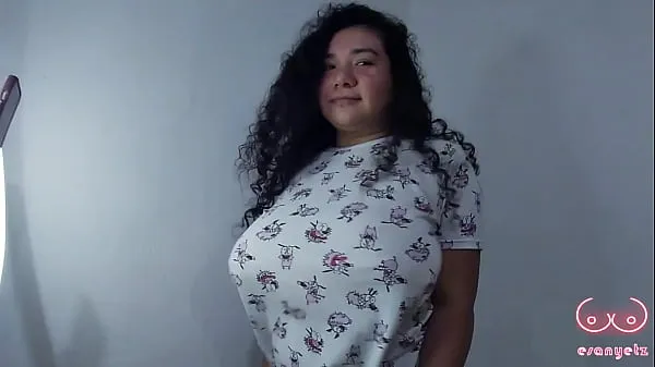 Busty girl dances sexy in front of her stepbrother meghajtó klip megjelenítése