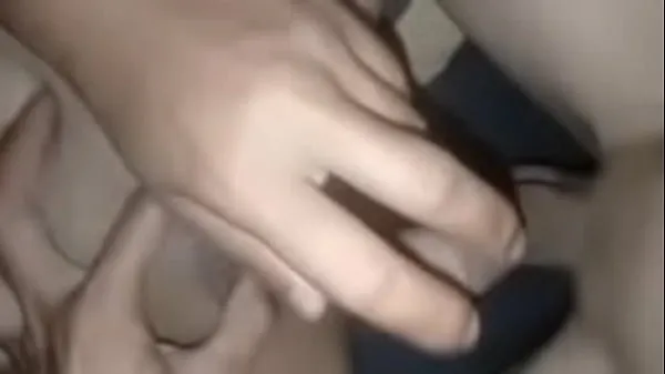 Tampilkan Spreading the beautiful girl's pussy, giving her a cock to suck until the cum filled her mouth, then still pushing the cock into her clit, fucking her pussy with loud moans, making her extremely aroused, she masturbated twice and cummed a lot drive Klip