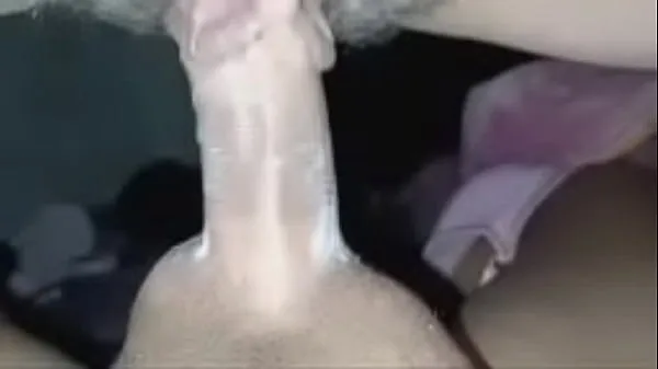 Spreading the beautiful girl's pussy, giving her a cock to suck until the cum filled her mouth, then still pushing the cock into her clitoris, fucking her pussy with loud moans, making her extremely aroused, she masturbated twice and cummed a lot meghajtó klip megjelenítése