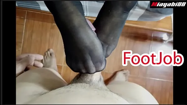 Εμφάνιση κλιπ μονάδας δίσκου Thai couple has foot sex wearing stockings Use your feet to jerk your husband until he cums