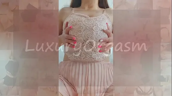 Visa Pretty girl in pink dress and brown hair plays with her big tits - LuxuryOrgasm enhetsklipp