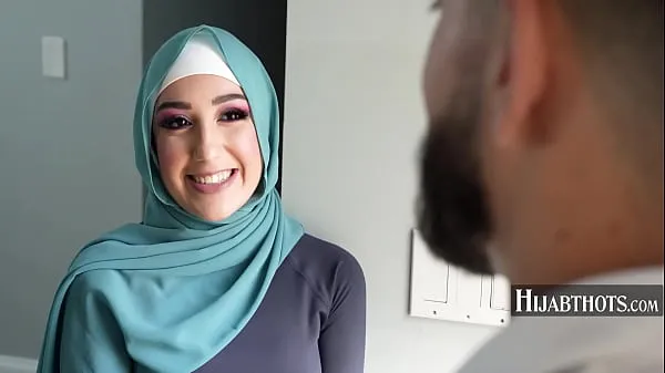 Pokaż klipy Teen Muslim Soccer Player Groped By Coach - Violet Gems napędu