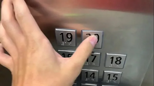 显示Sex in public, in the elevator with a stranger and they catch us驱动器剪辑