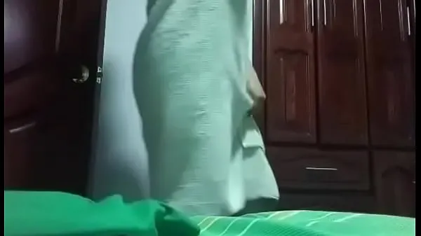 Vis Homemade video of the church pastor in a towel is leaked. big natural tits stasjonsklipp