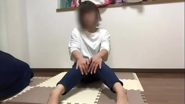 When I inserted the toy into her pussy, there was some naughty juice on it... A girl who can't stop feeling horny every night and wants a hard penis 드라이브 클립 표시