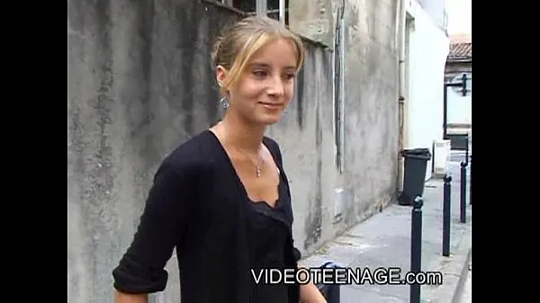 Visa 18 years old blonde teen first casting enhetsklipp
