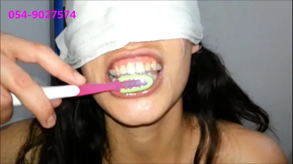 إظهار مقاطع محرك الأقراص Sharon From Tel-Aviv Brushes Her Teeth With Cum
