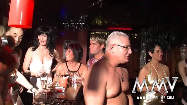 Pokaż klipy MMV Films wild German mature swingers party napędu